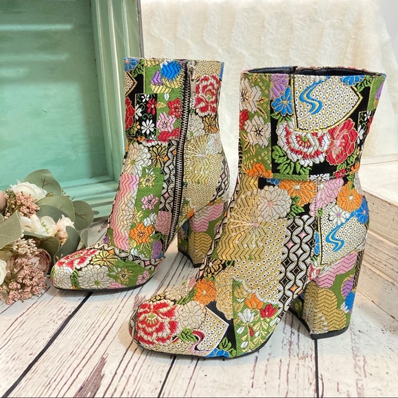 Steve Madden Shoes - Steve Madden Goldie embroidered boots NWOB